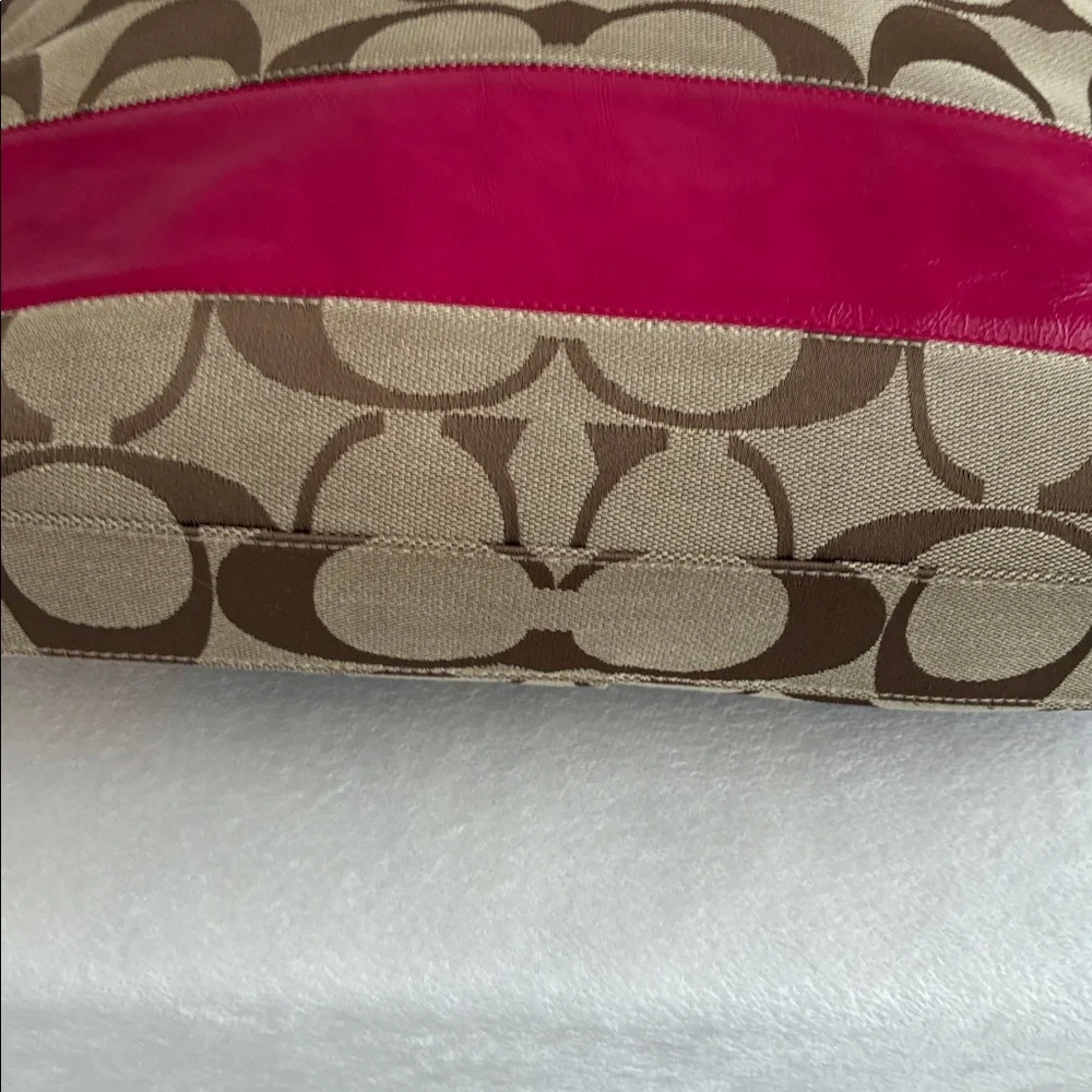 Coach Signature Hobo Bag, Crossbody Purse Shoulder Bag. Like new.
